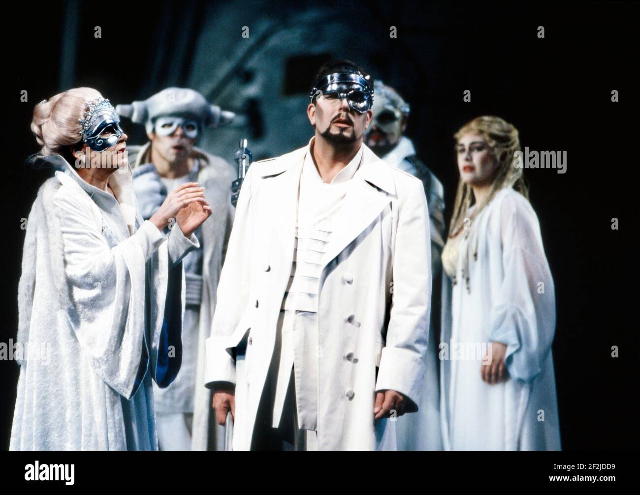 l-r: Helga Dernesch (Fricka), Donald Maxwell (Donner), James Morris (Wotan), Deborah Riedel (Freia) in das RHEINGOLD von Wagner an der Royal Opera, Covent Garden, London WC2 16/09/1991 Dirigent: Bernard Haitink Design: Peter Sykora Beleuchtung: John B Read Choreograf: Eleanor Fazan Regisseur: Gotz Friedrich Stockfoto