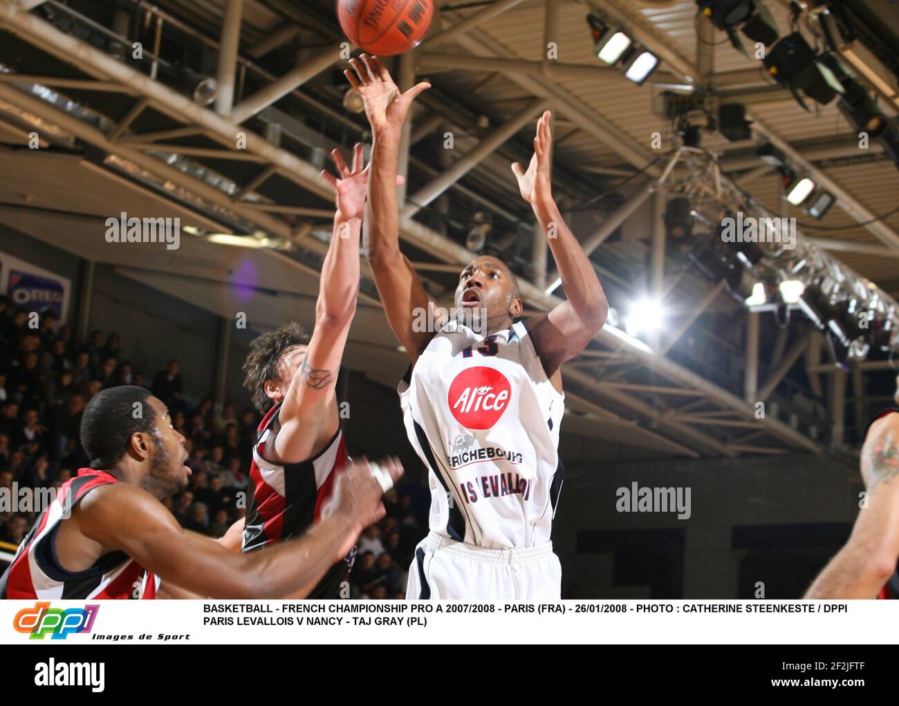 BASKETBALL - FRANZÖSISCHE MEISTERSCHAFT PRO A 2007/2008 - PARIS (FRA) - 26/01/2008 - FOTO : CATHERINE STEENKESTE / DPPI PARIS LEVALLOIS V NANCY - TAJ GRAU (PL) Stockfoto