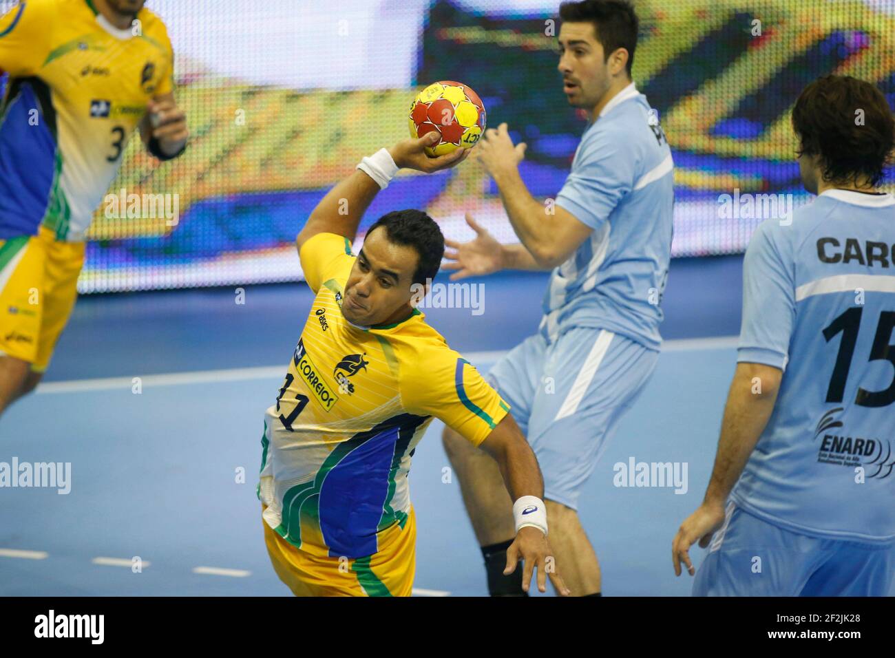 HANDBALL - 23RD IHF MÄNNER S WELTMEISTERSCHAFT 2013 - GRUPPE A - BRASILIEN V ARGENTINIEN - PALACIO DE DEPORTES / GRANOLLERS (ESP) - 13/01/2013 - FOTO MANUEL BLONDAU / AOP PRESSE / DPPI - THIAGO SANTOS Stockfoto