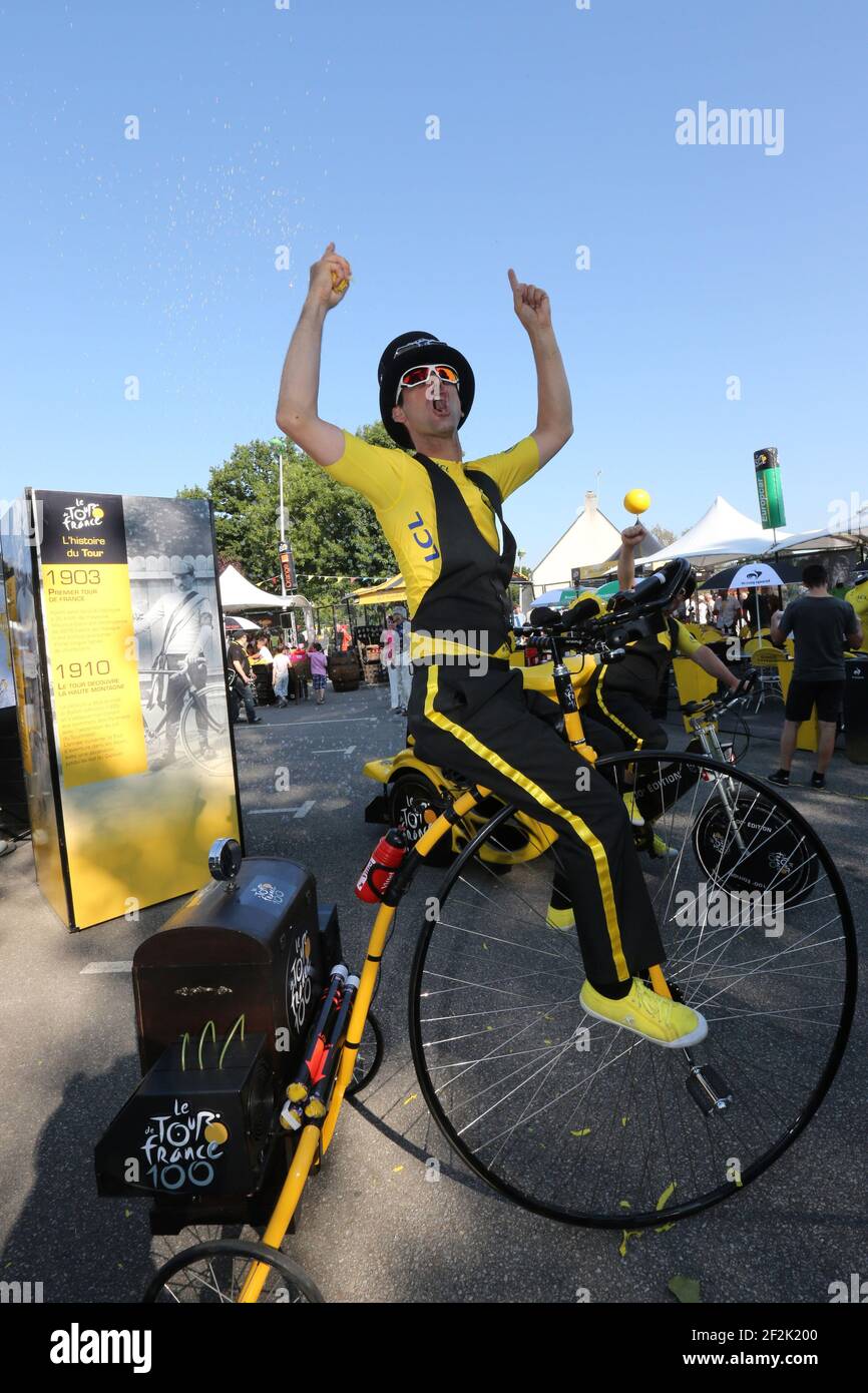 RADFAHREN - UCI WELTTOURNEE - TOUR DE FRANCE 2013 - ETAPPE 10 - Saint-Gildas-des-Bois - Saint-Malo (193 km) - 09/07/2013 - FOTO MANUEL BLONDAU / DPPI - ATMOSPHÄRE IM ABFLUGORT FÜR VIP Stockfoto