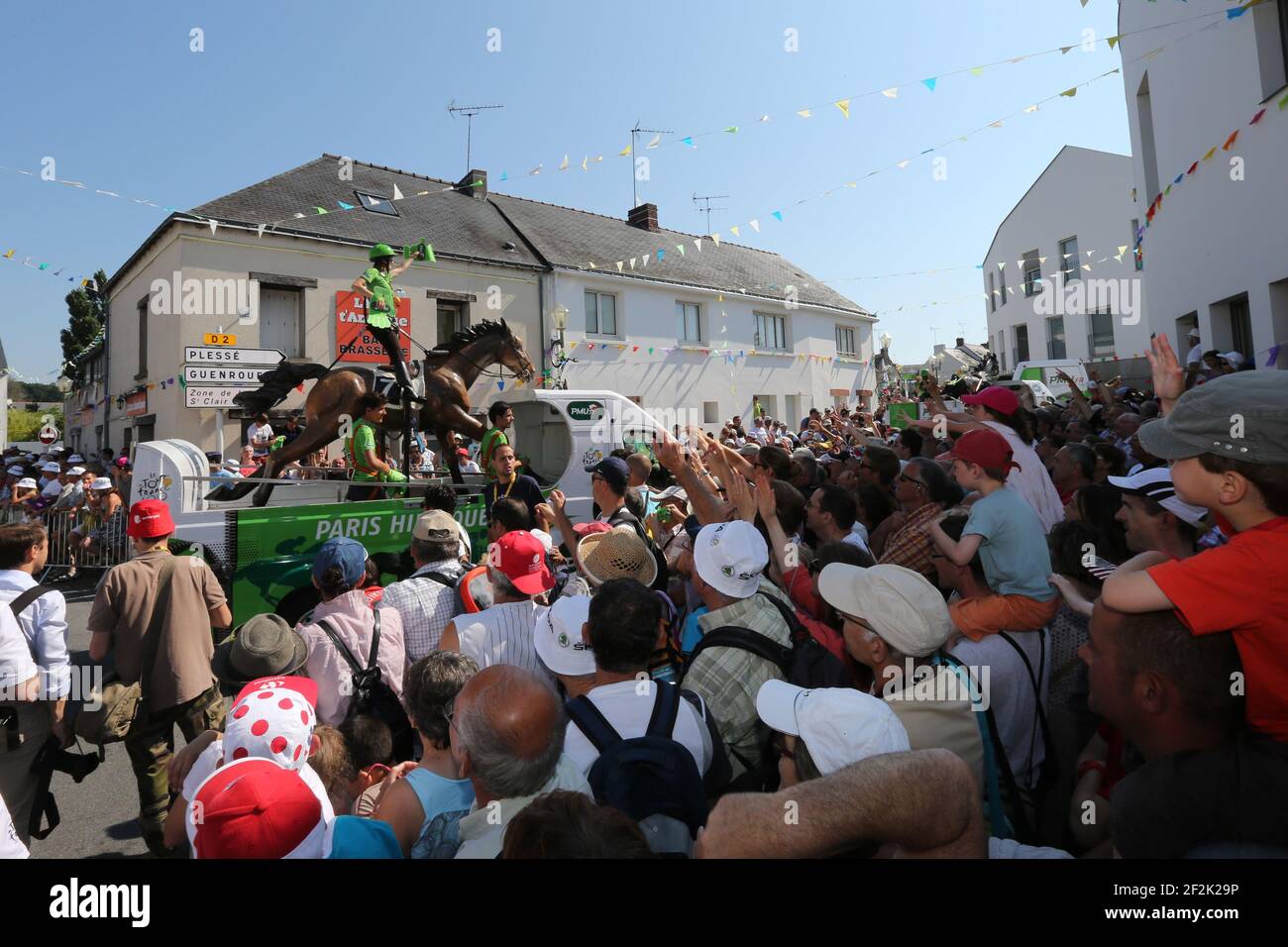 RADFAHREN - UCI WELTTOURNEE - TOUR DE FRANCE 2013 - ETAPPE 10 - Saint-Gildas-des-Bois - Saint-Malo (193 km) - 09/07/2013 - FOTO MANUEL BLONDAU / DPPI - WERBUNG WOHNWAGEN/GEWERBLICHE PMU Stockfoto