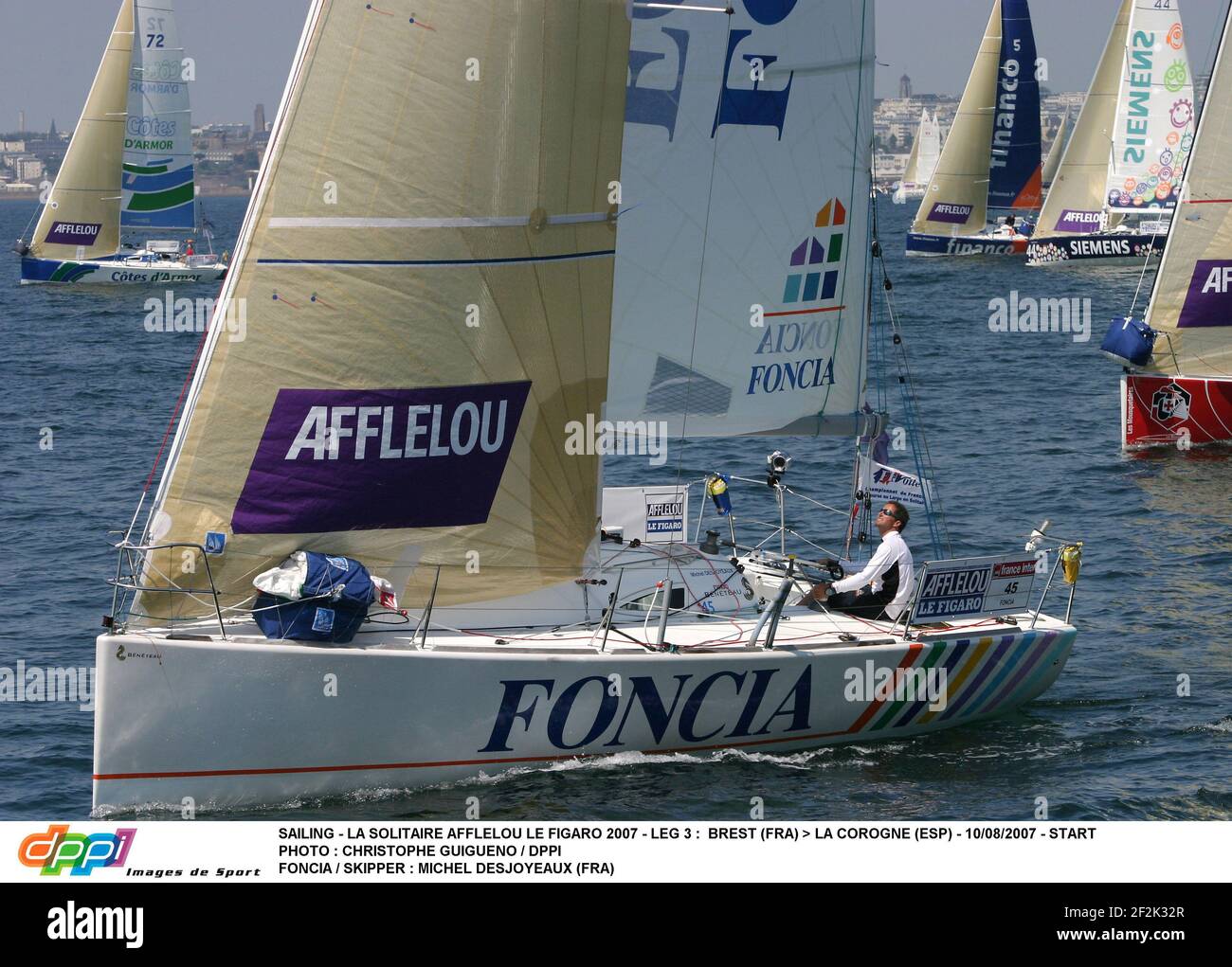 SEGELN - LA SOLITAIRE AFLELOU LE FIGARO 2007 - ETAPPE 3 : BREST (FRA) > LA COROGNE (ESP) - 10/08/2007 - STARTFOTO : CHRISTOPHE GUIGUENO / DPPI FONCIA / SKIPPER : MICHEL DESJOYEAUX (FRA) Stockfoto