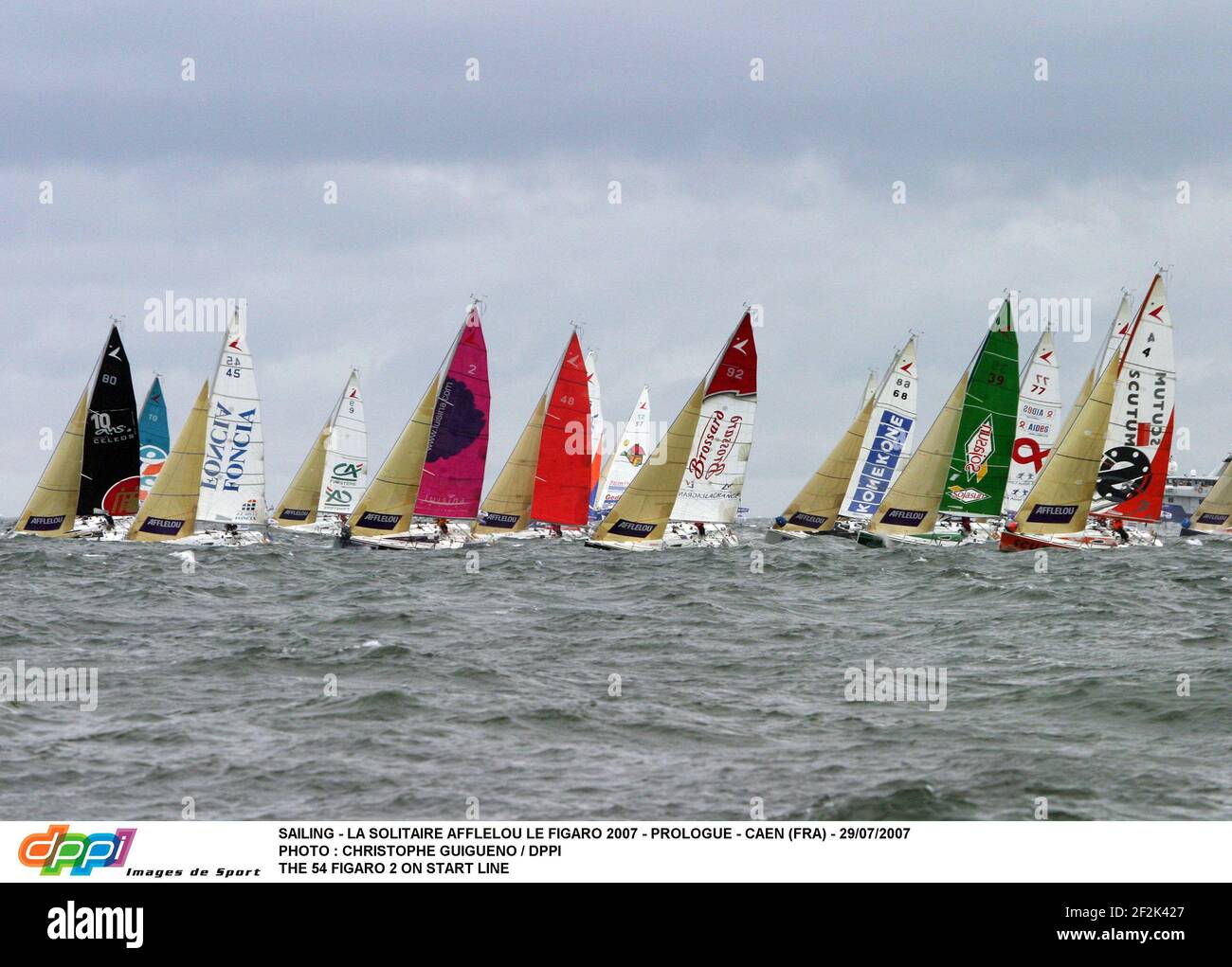 SEGELN - LA SOLITAIRE AFLELOU LE FIGARO 2007 - PROLOG - CAEN (FRA) - 29/07/2007 FOTO : CHRISTOPHE GUIGUENO / DPPI DER 54 FIGARO 2 IST AM START Stockfoto