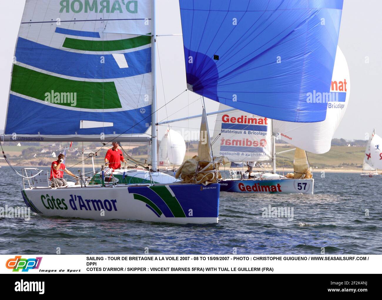 SEGELN - TOUR DE BRETAGNE A LA VOILE 2007 - 08 BIS 15/09/2007 - FOTO : CHRISTOPHE GUIGUENO / WWW.SEASAILSURF.COM / DPPI COTES D'ARMOR / SKIPPER : VINCENT BIARNES 5FRA) MIT TUAL LE GUILLERM (FRA) Stockfoto