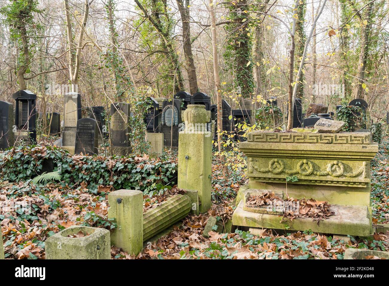 Berlin, jüdischer Friedhof Berlin Weissensee, größter erhaltener jüdischer Friedhof in Europa, Feld M4 Stockfoto