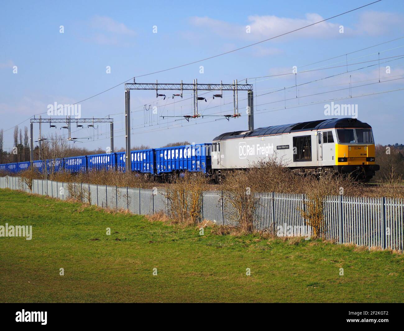 DC Rail Class 60 Schwerlastlokomotive 60046 William Wilberforce Nähert sich Northampton an der West Coast Mainline Stockfoto