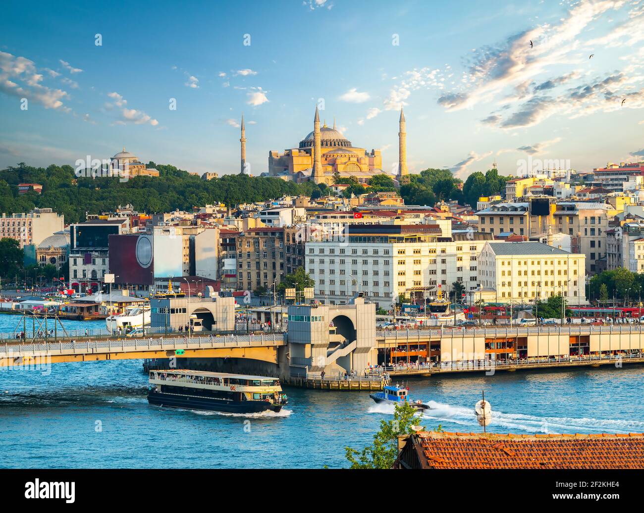 Sonnenuntergang mit Blick auf die Golden Horn Bucht Stockfoto
