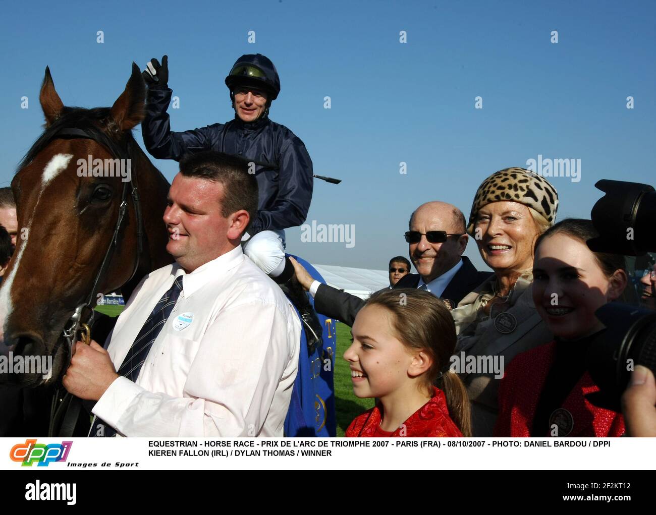 REITEN - PFERDERENNEN - PRIX DE L'ARC DE TRIOMPHE 2007 - PARIS (FRA) - 08/10/2007 - FOTO: DANIEL BARDOU / DPPI KIEREN FALLON (IRL) / DYLAN THOMAS / SIEGER Stockfoto