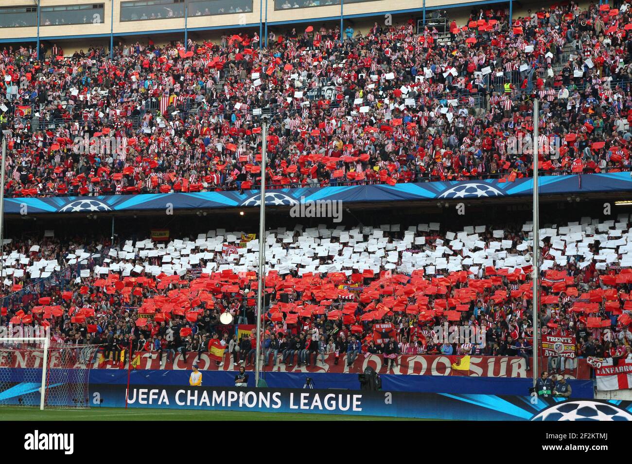 Gesamtansicht der Atletico de Madrid Fantribünen vor dem UEFA Champions League 2013/2014 Fußballspiel Halbfinale, erste Etappe zwischen Atletico Madrid und Chelsea am 22. April 2014 im Vicente Calderon Stadion in Madrid, Spanien. Foto Manuel Blondau / AOP Press / DPPI Stockfoto