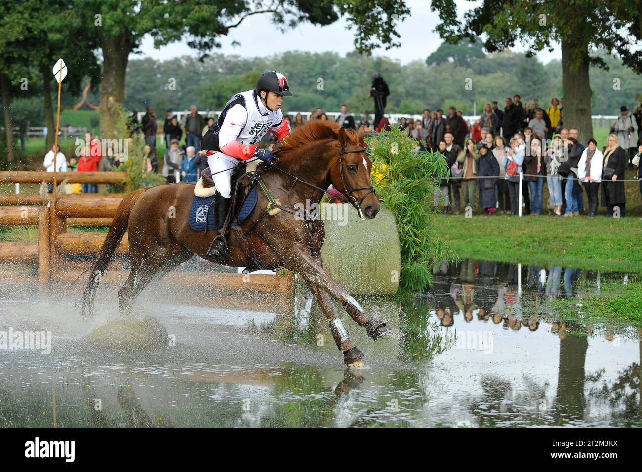 Frankreich, Le Lion d'Angers : PAWEL SPISAK BEIM REITEN AUF BANDERAS während des Cross Country des 'Mondial du Lion', am 19th. oktober 2013 - Eventing : die Weltmeisterschaft der Pferde , 6 und 7 Jahre alt - Foto Christophe Bricot / DPPI Stockfoto