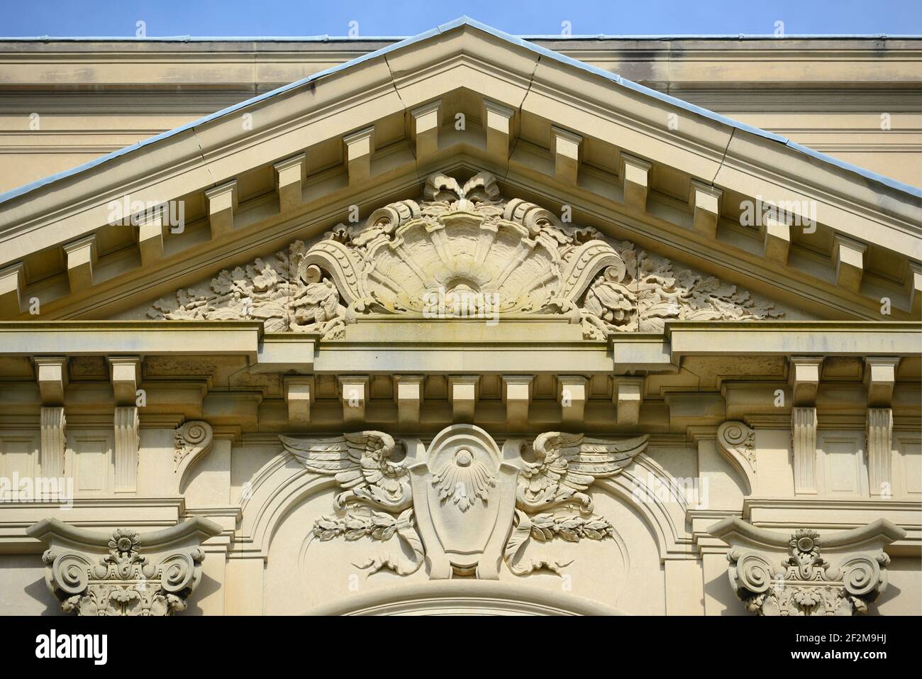 Das Elms ist ein Herrenhaus aus der Zeit der Vergoldeten im historischen Viertel Bellevue Avenue in Newport, Rhode Island RI, USA. Stockfoto