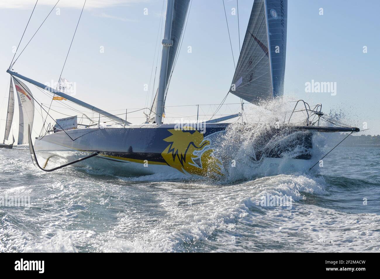 Edmond de Rothschild : Sebastien Josse - Charles Caudrelier während der Defi Azimut, um Groix Island, Frankreich, am 26.-27. September 2015 - Foto Christophe Favreau / DPPI Stockfoto