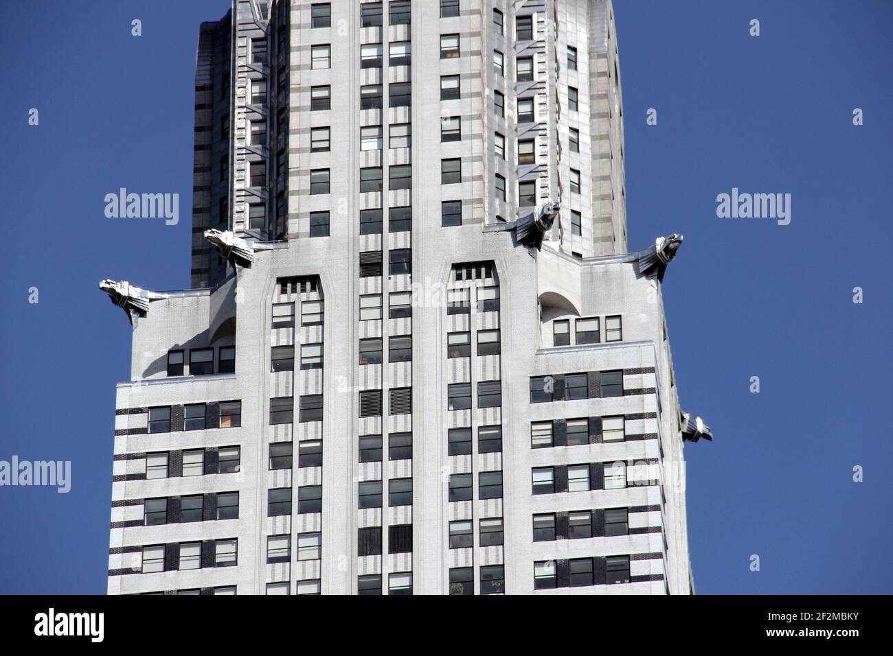 Chrysler Building, architektonische Details, 'Adler Kopf' Dekorationen der Fassade in der Mitte der Höhe, New York, NY, USA Stockfoto