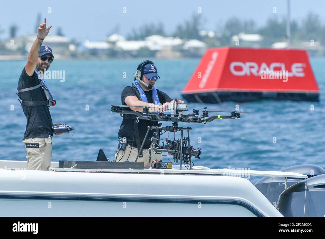 TV Media Drohne Dreharbeiten während des Louis Vuitton America's Cup Challenger Playoff Halbfinale 4th im Great Sound of Hamilton, Bermuda am 8th. Juni 2017 - Foto Christophe Favreau / DPPI Stockfoto