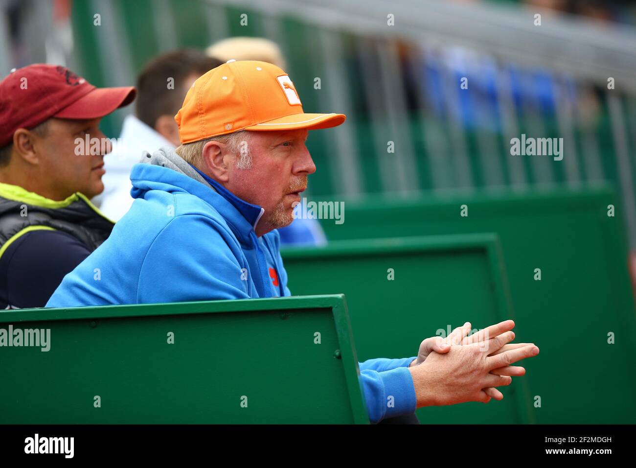 Boris Becker aus Deutschland sieht das Spiel zwischen Novak Djokovic aus Serbien und Andreas Haider-Maurer aus Österreich während der ATP Monte-Carlo Rolex Masters 2015 im Monte-Carlo Country Club in Roquebrune-Cap-Martin, Frankreich, am 16. April 2015. Foto Manuel Blondau / AOP PRESS / DPPI Stockfoto