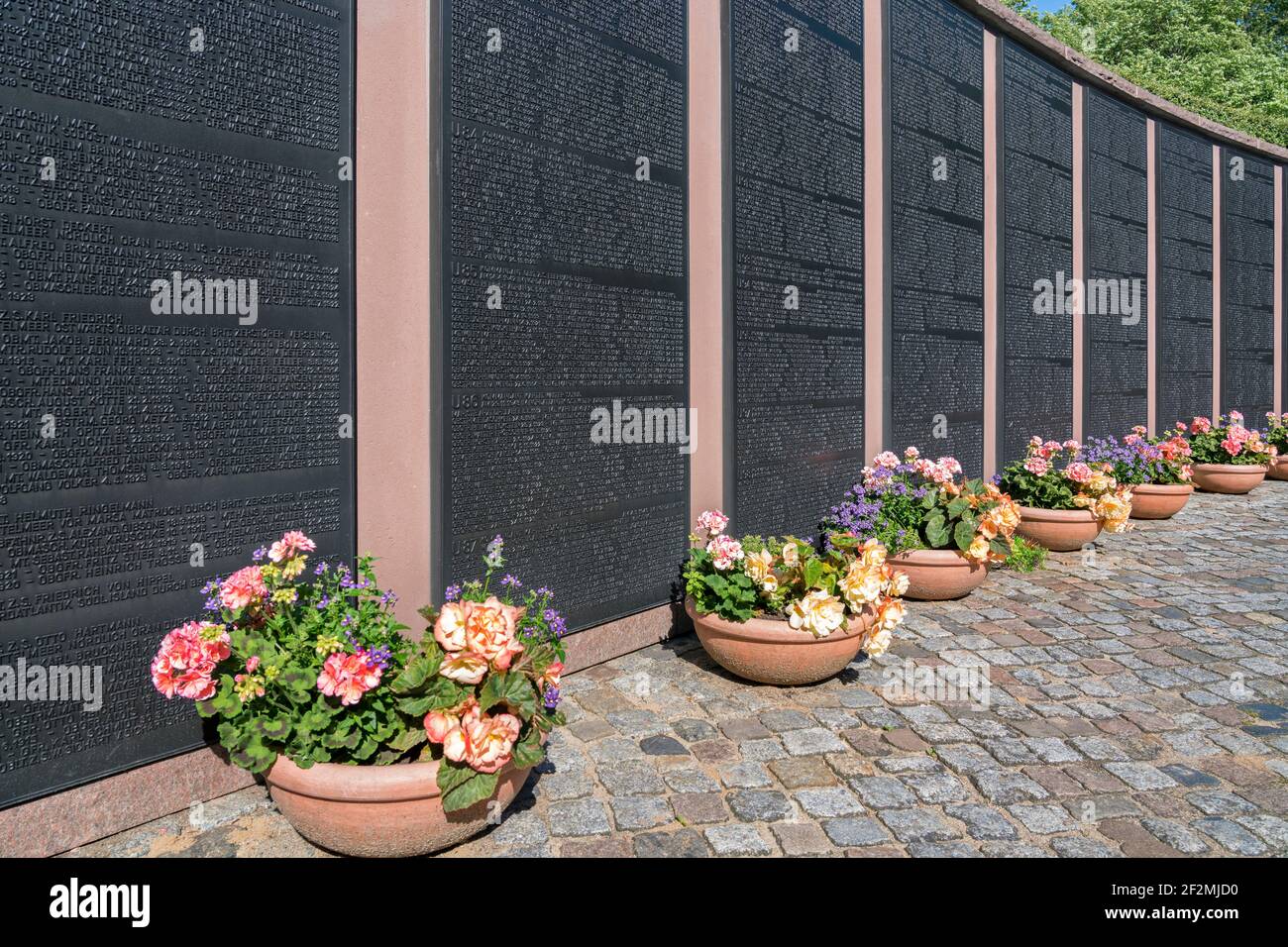 Das U-Boot-Denkmal Möltenort in Heikendorf bei Kiel ist ein Denkmal des Volksbunds Deutsche Kriegsgräberfürsorge für die im Ersten und Zweiten Weltkrieg verstorbenen Soldaten der deutschen U-Boot-Einheiten sowie für alle Opfer des U-Boot-Krieges. Außerdem erinnert man sich an den im Dienst verstorbenen U-Boot-Fahrer der Bundeswehr. Das Denkmal ist ein Wahrzeichen von Heikendorf. Stockfoto