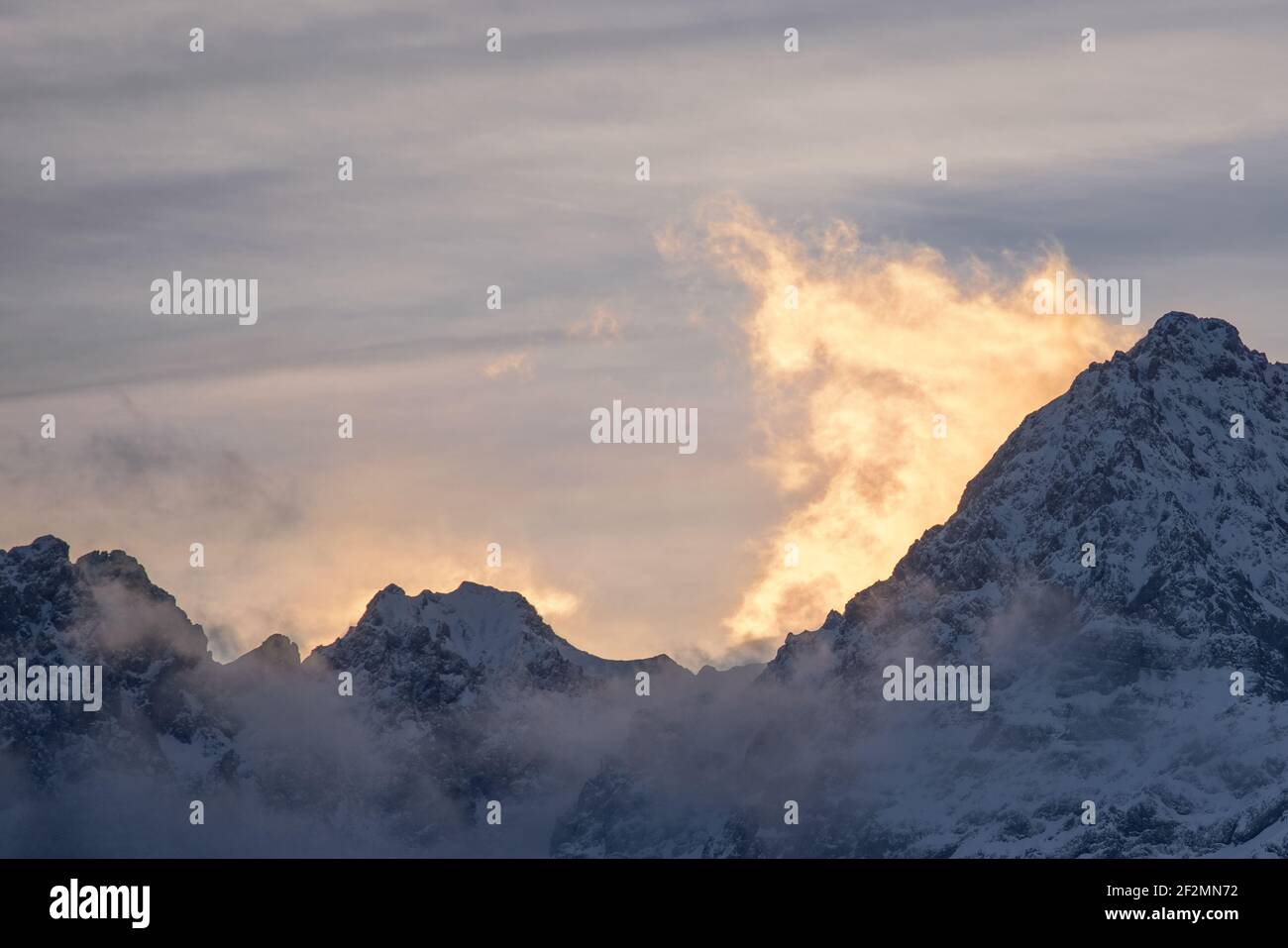 Tiefkarspitze im Morgengrauen Stockfoto