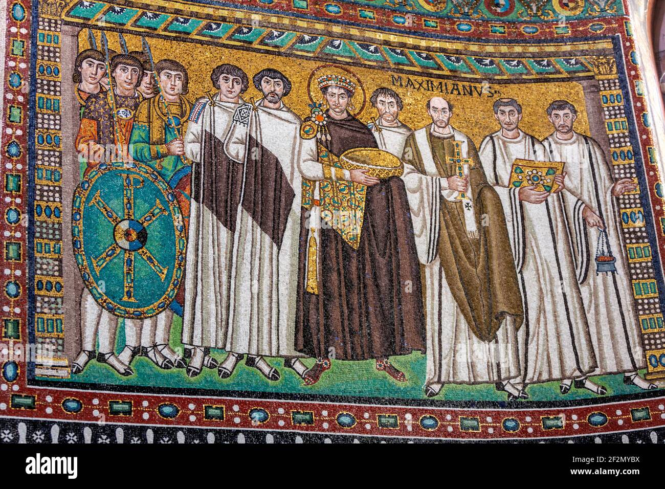 Kaiser Justinian und sein Gefolge, Basilika San Vitale, Ravenna, Emilia-Romagna, Italien Stockfoto