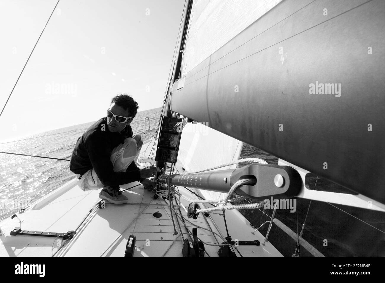 SEGELN - GROUPAMA M34 TRAINING - LA TRINITE SUR MER (FRA) - 20/04/2011 - FOTO : CHRISTOPHE LAUNAY / DPPITrainingseinheit für Franck Cammas und Groupama Sailing Team am M34 vor dem SPI Ouest Stockfoto