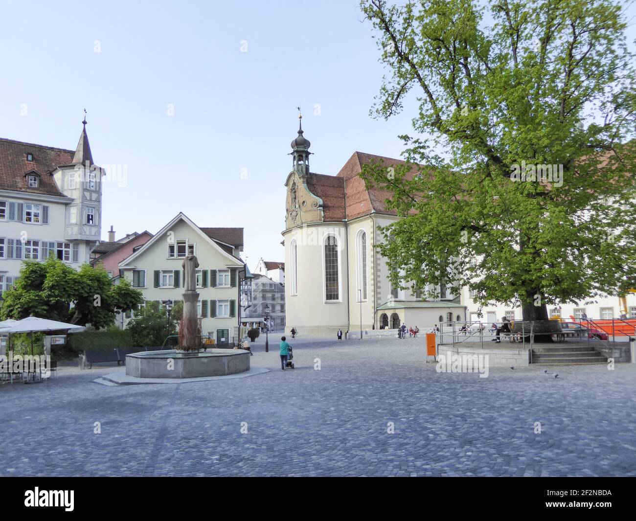 St. Gallen, Schweiz - Mai 21st 2017: Städtischer Platz vor der Stiftskirche Stockfoto