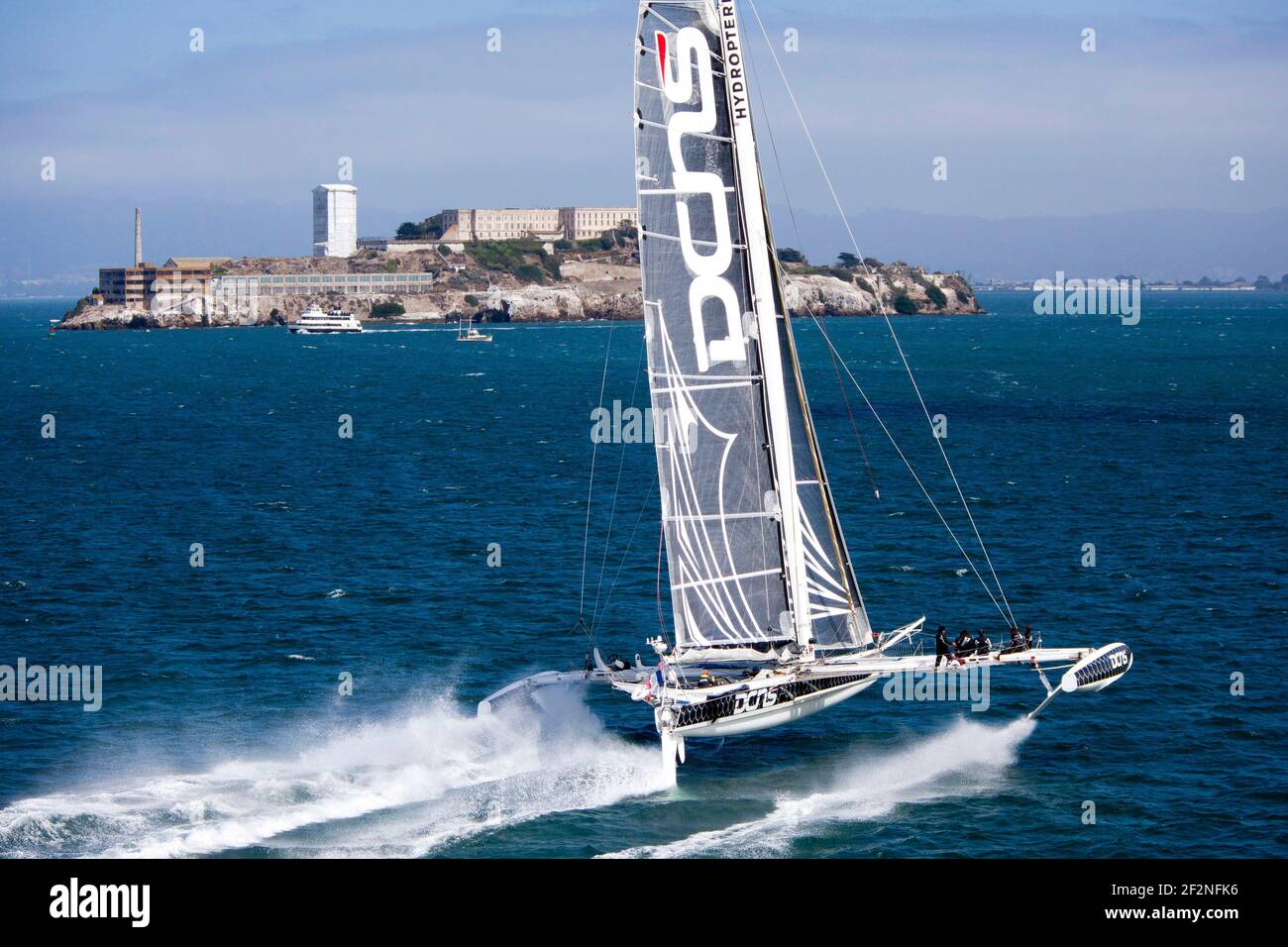 SEGELN - HYDROPTERE DCNS - LUFTBILD - SAN FRANCISCO (USA) - LUFTAUFNAHME - 31/08-01/09/2012 - FOTO CHRISTOPHE LAUNAY / DPPI - Alain Thébault und seine Crew ( Jacques Vincent - Yves Parlier - Jean Le Cam - Robert Douglas ) Stockfoto