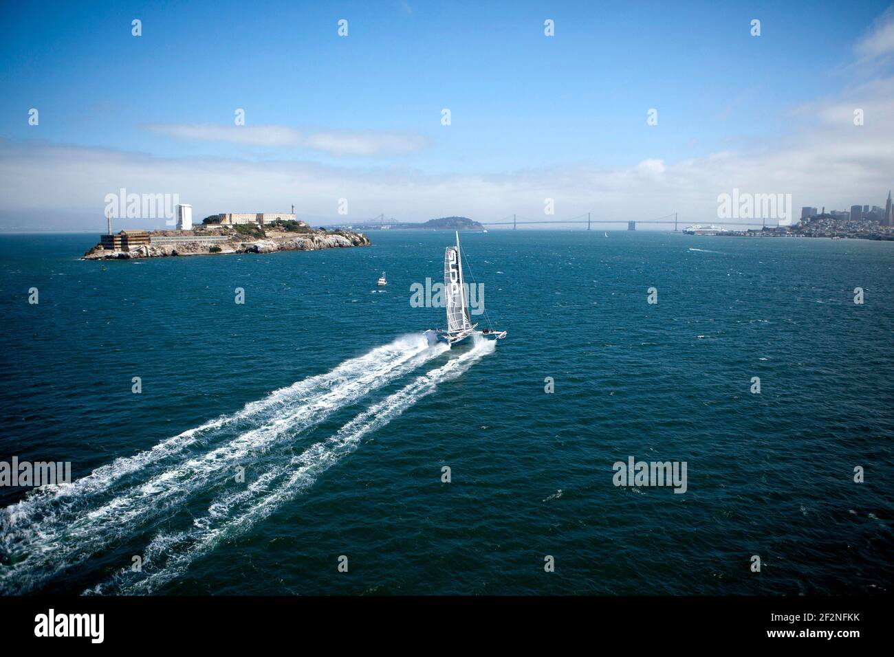 SEGELN - HYDROPTERE DCNS - LUFTBILD - SAN FRANCISCO (USA) - LUFTAUFNAHME - 31/08-01/09/2012 - FOTO CHRISTOPHE LAUNAY / DPPI - Alain Thébault und seine Crew ( Jacques Vincent - Yves Parlier - Jean Le Cam - Robert Douglas ) Stockfoto