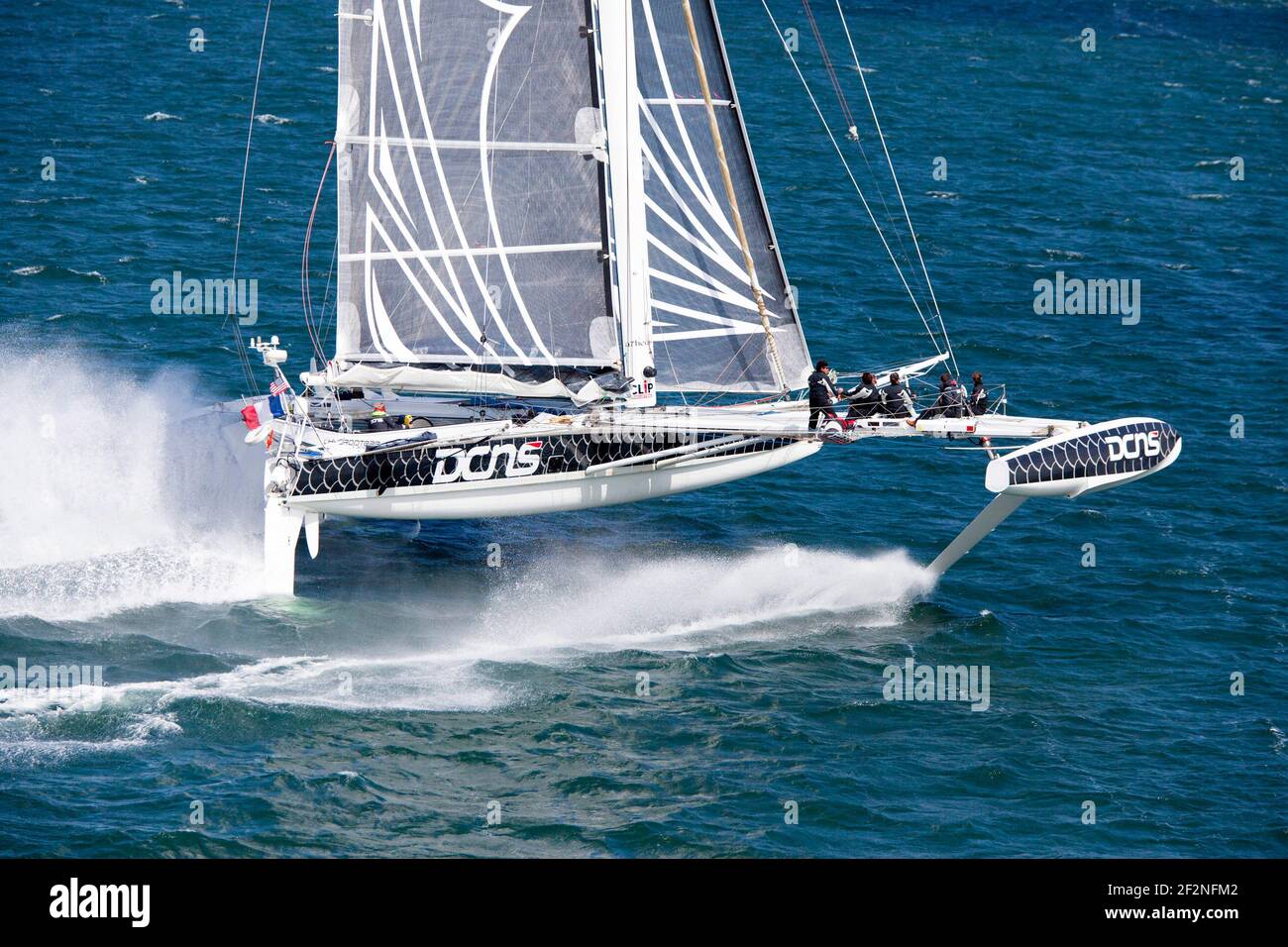 SEGELN - HYDROPTERE DCNS - LUFTBILD - SAN FRANCISCO (USA) - LUFTAUFNAHME - 31/08-01/09/2012 - FOTO CHRISTOPHE LAUNAY / DPPI - Alain Thébault und seine Crew ( Jacques Vincent - Yves Parlier - Jean Le Cam - Robert Douglas ) Stockfoto