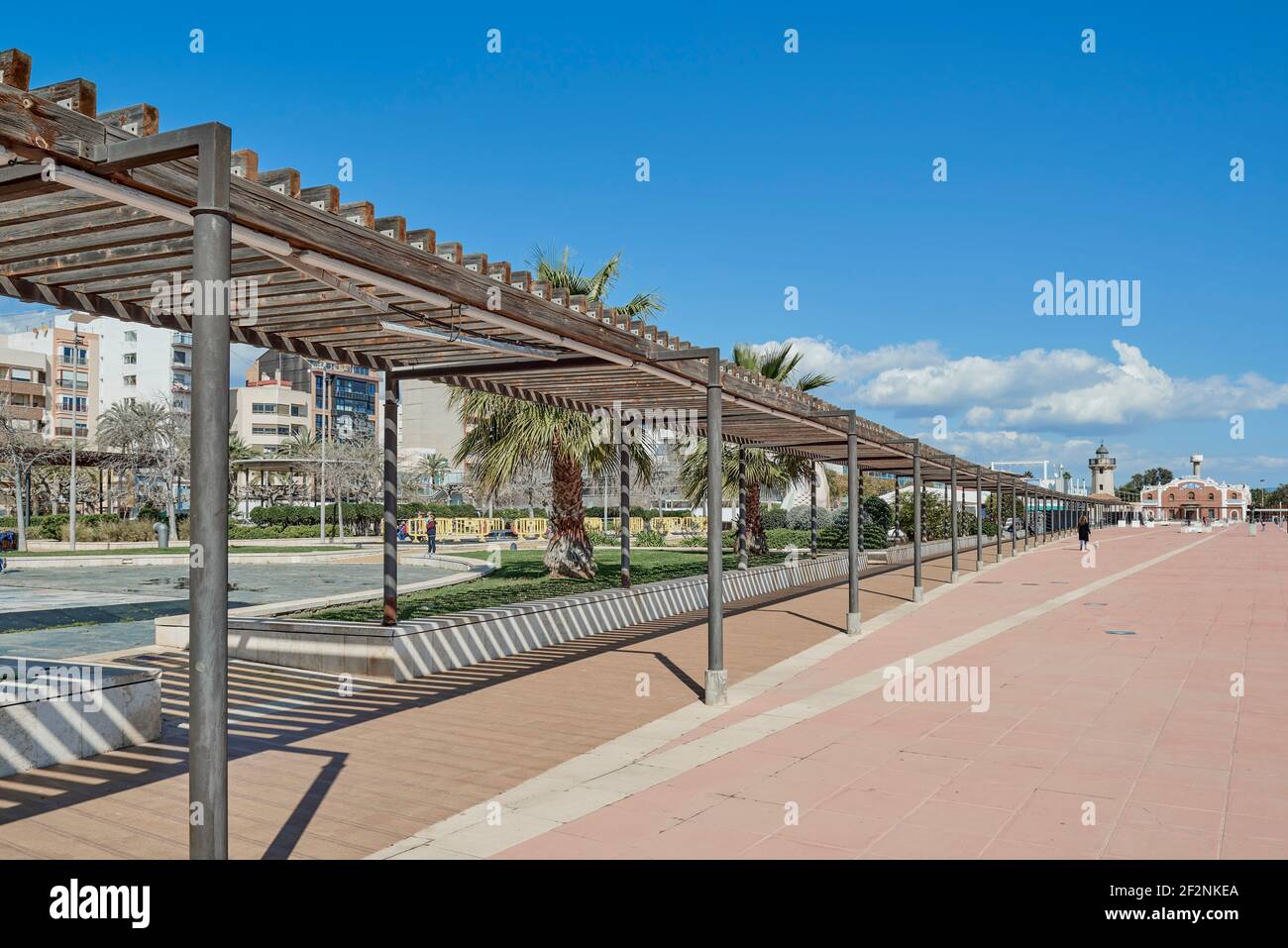 Festzelt in der Promenade im Hafen von El Grao, maritimes Viertel der Stadt Castellon, Spanien Stockfoto