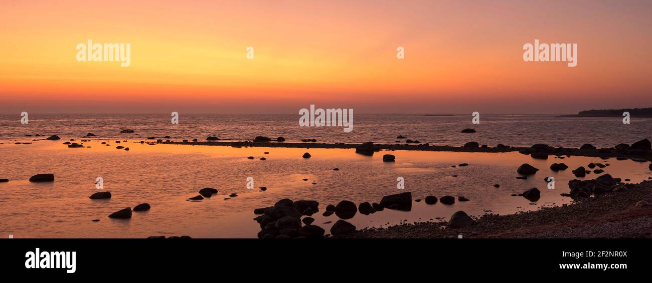 Estland, Ostseeinsel Hiiumaa, Schärengarten im Morgenlicht, Panorama, hohe Auflösung Stockfoto