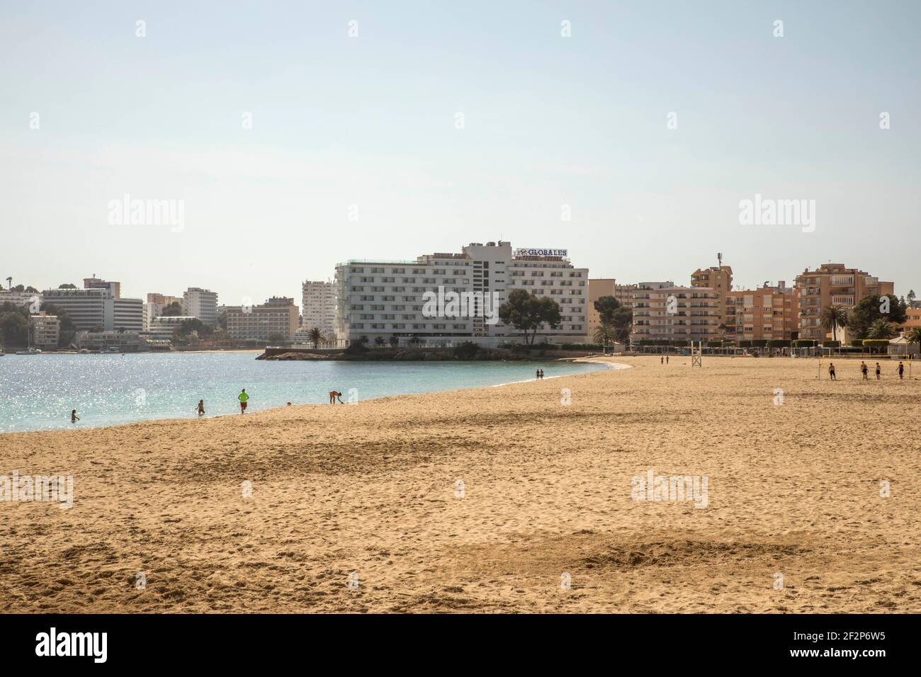 Palmanova, Mallorca, Spanien. März 2021, 12th. Morgens Strandleben am Palmanova Beach auf Mallorca. Quelle: John-Patrick Morarescu/ZUMA Wire/Alamy Live News Stockfoto