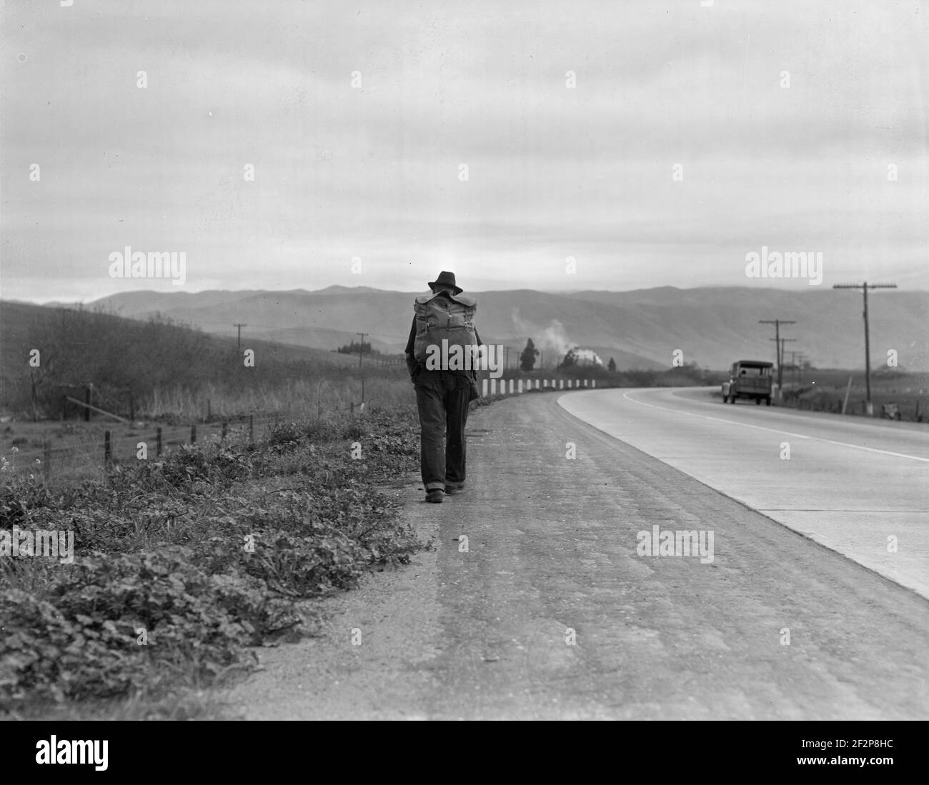 'Bum Blockade.' Alle in Richtung Norden. Südlich von King City, Kalifornien. Es ist schwierig, eine Aufzeichnung dieser Bewegung zu erhalten, weil diese Männer nicht als Ergebnis der Polizeiaktivität in Los Angeles fotografiert werden würden. Februar 1936. . Foto von Dorothea lange. Stockfoto