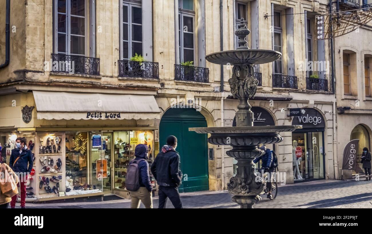 Fontaine Chambre de Commerce in der Fußgängerzone Grand Rue Jean Moulin in Montpellier. Stockfoto