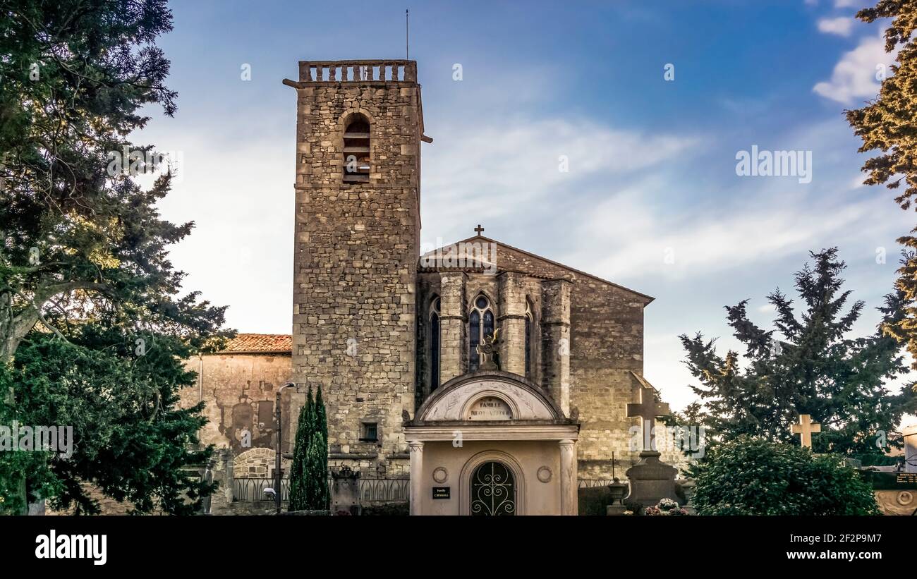 Die einschiffige Kirche von Saint Etienne wurde im Languedoc gotischen Stil zwischen dem XIII. Und XVII. Jahrhundert in Vendres gebaut. Stockfoto