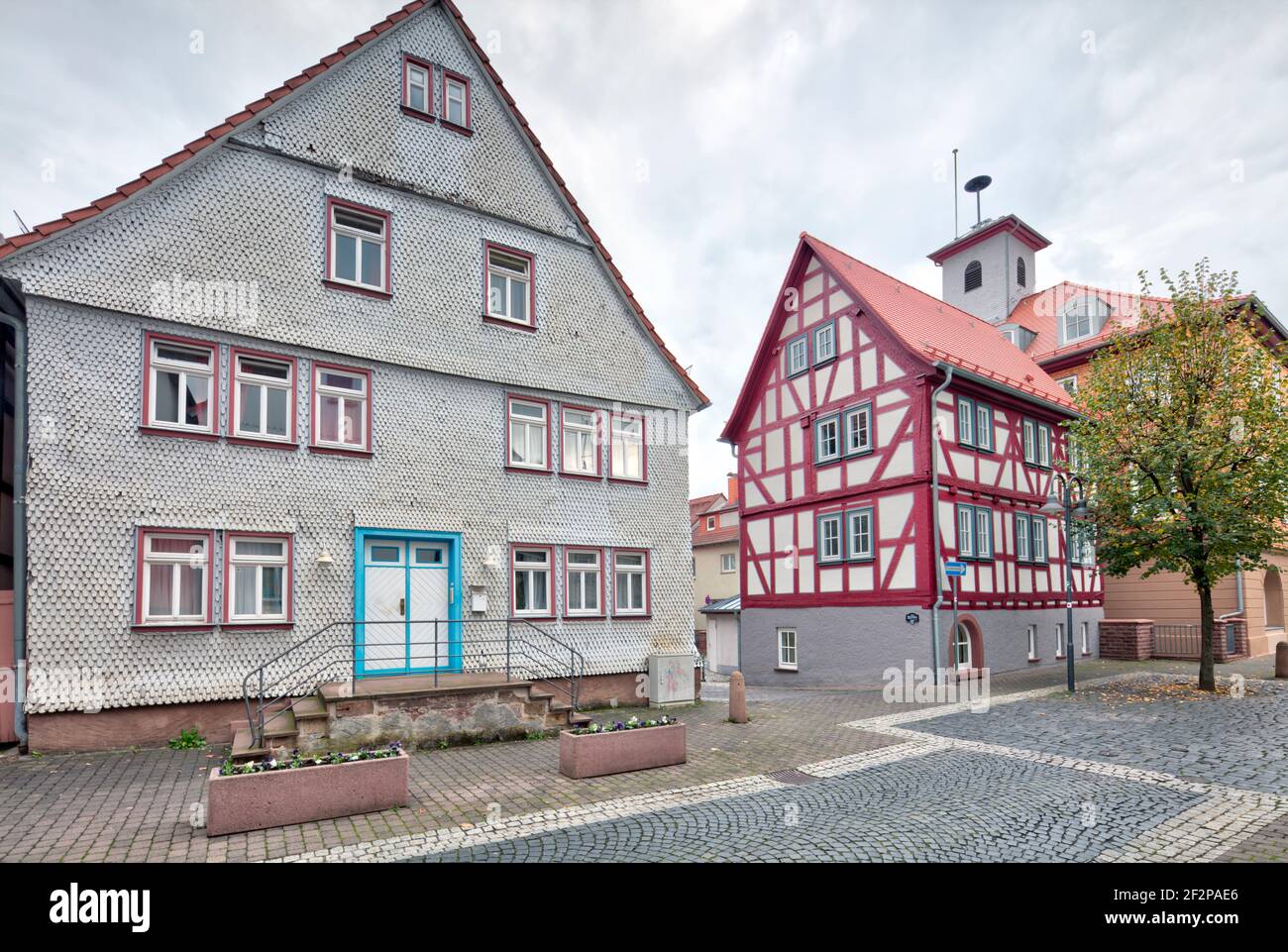 Hausfassade, Holzschindeln, Fachwerk, Blick auf das Haus, historische Altstadt, Altstadt Salmünster, Bad Soden-Salmünster, Kinzigtal, Hessen, Deutschland, Europa Stockfoto