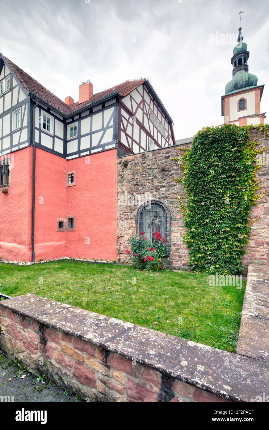 Katholisches Pfarrhaus, Klostergasse, Fachwerkhaus, Hausansicht, Altstadt Salmünster, Bad Soden-Salmünster, Kinzigtal, Naturpark Hessischer Spessart, Altstadt, Hessen, Deutschland, Europa Stockfoto