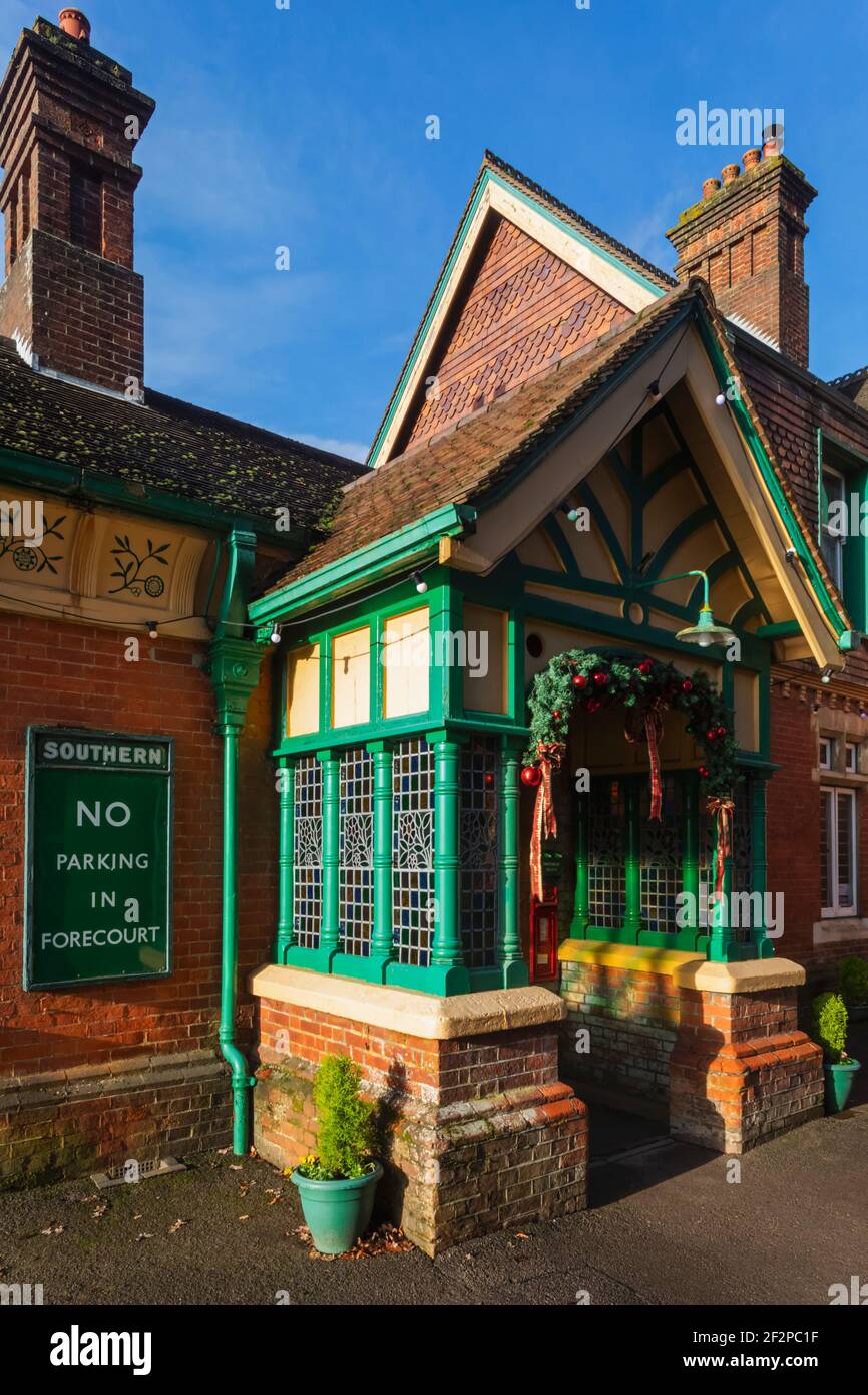 England, East Sussex, The Bluebell Railway, Eingang Zum Bahnhof Horsted Keynes Stockfoto