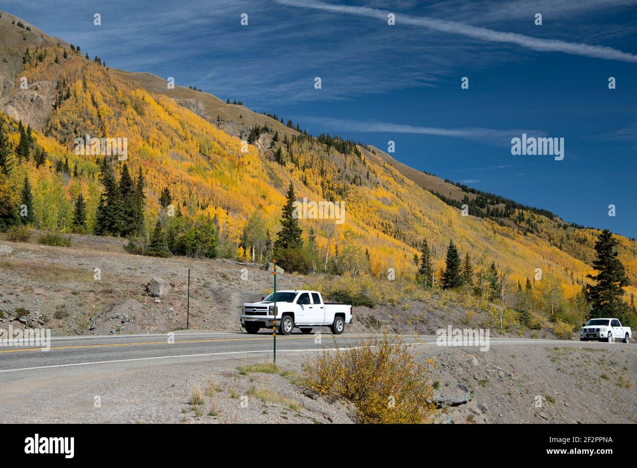 Herbstfarbe entlang des Million Dollar Highway zwischen Silverton und Ouray, Colorado Stockfoto