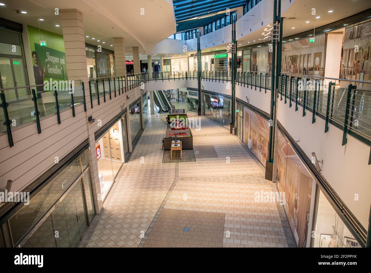 Corona, Absperrung, leeres Einkaufszentrum Stockfoto