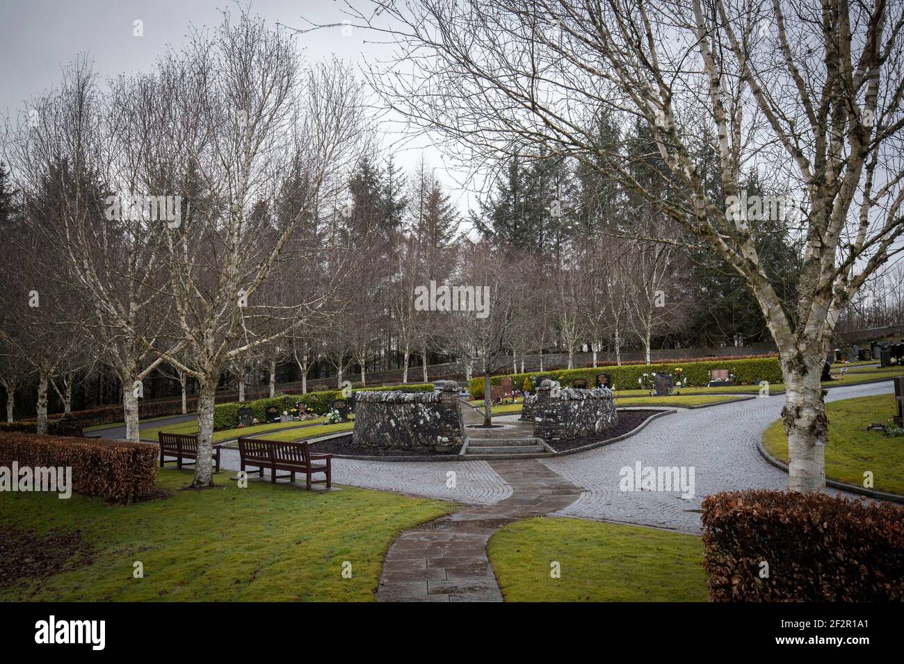 Der Garten der Erinnerung auf dem Friedhof Dunblane vor dem 25th. Jahrestag des Massakers von Dunblane am Samstag. Bilddatum: Freitag, 12. März 2021. Stockfoto