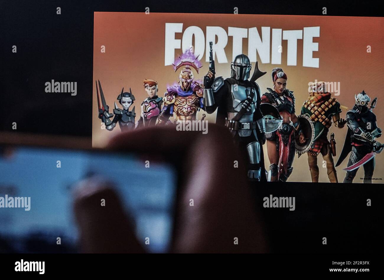 Makassar, Süd-Sulawesi, Indonesien. März 2021, 13th. Fortnite Spielfigur auf dem Computerbildschirm, die immer beliebter und von allen beliebt wird. Fortnite wird bald zwei neue Charaktere in seinem neuesten Update bringen. Quelle: Herwin Bahar/ZUMA Wire/Alamy Live News Stockfoto