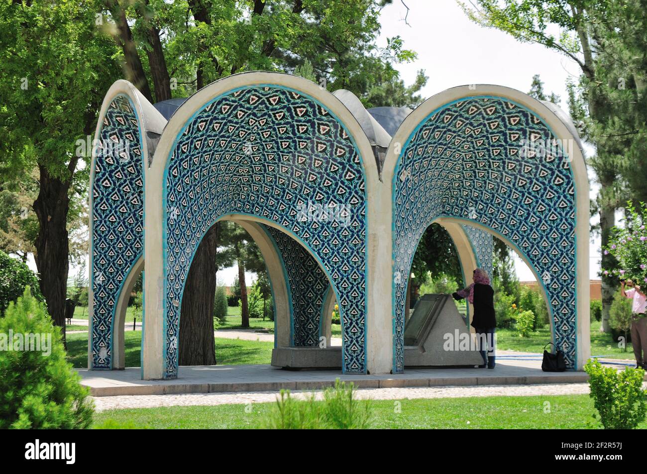 Das Mausoleum des iranischen Malers Kemal'ul Mulk. Der eigentliche Name des Malers ist Muhammed Gaffari. Das Mausoleum wurde 1940 erbaut. Nishapur, Iran. Stockfoto