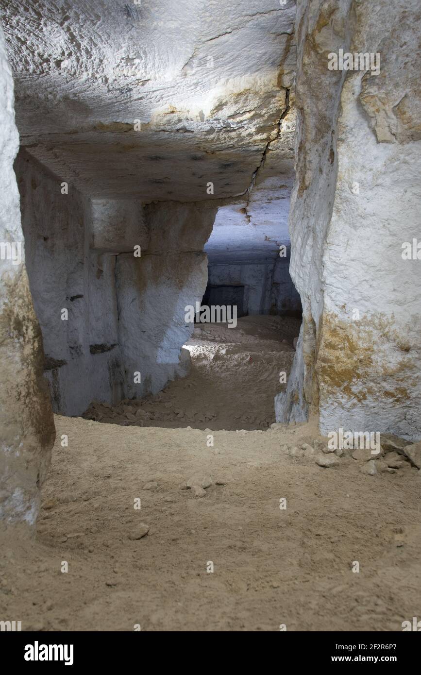 Das Netzwerk des Menschen machte Kalksteinhöhlen in Vic-sur-Aisne, dass Wurden von den Truppen als Schutz während des Ersten Weltkriegs verwendet Stockfoto