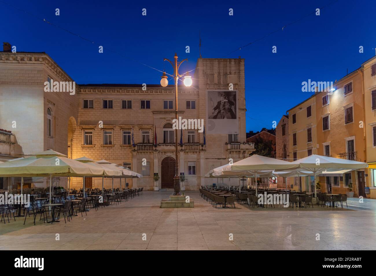 Sonnenaufgang Blick auf Narodni trg Platz in Zadar, Kroatien Stockfoto