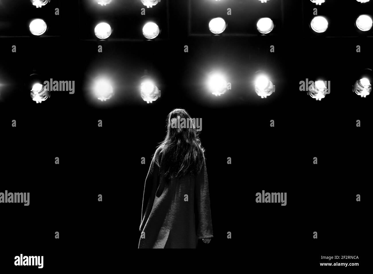 Mode Laufsteg Laufsteg Veranstaltung, Modell zu Fuß das Show-Finale. Stockfoto