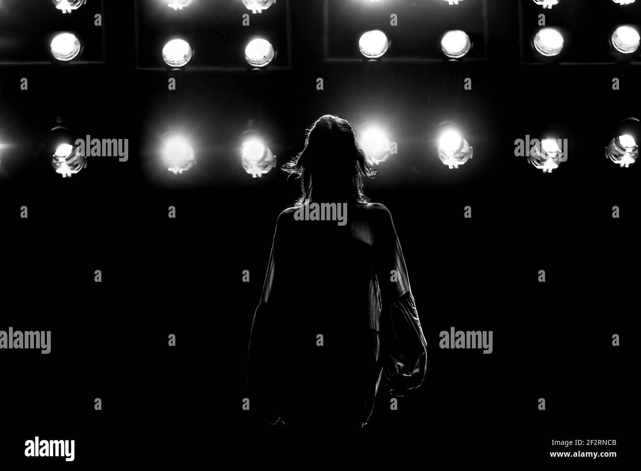 Mode Laufsteg Laufsteg Veranstaltung, Modell zu Fuß das Show-Finale. Stockfoto