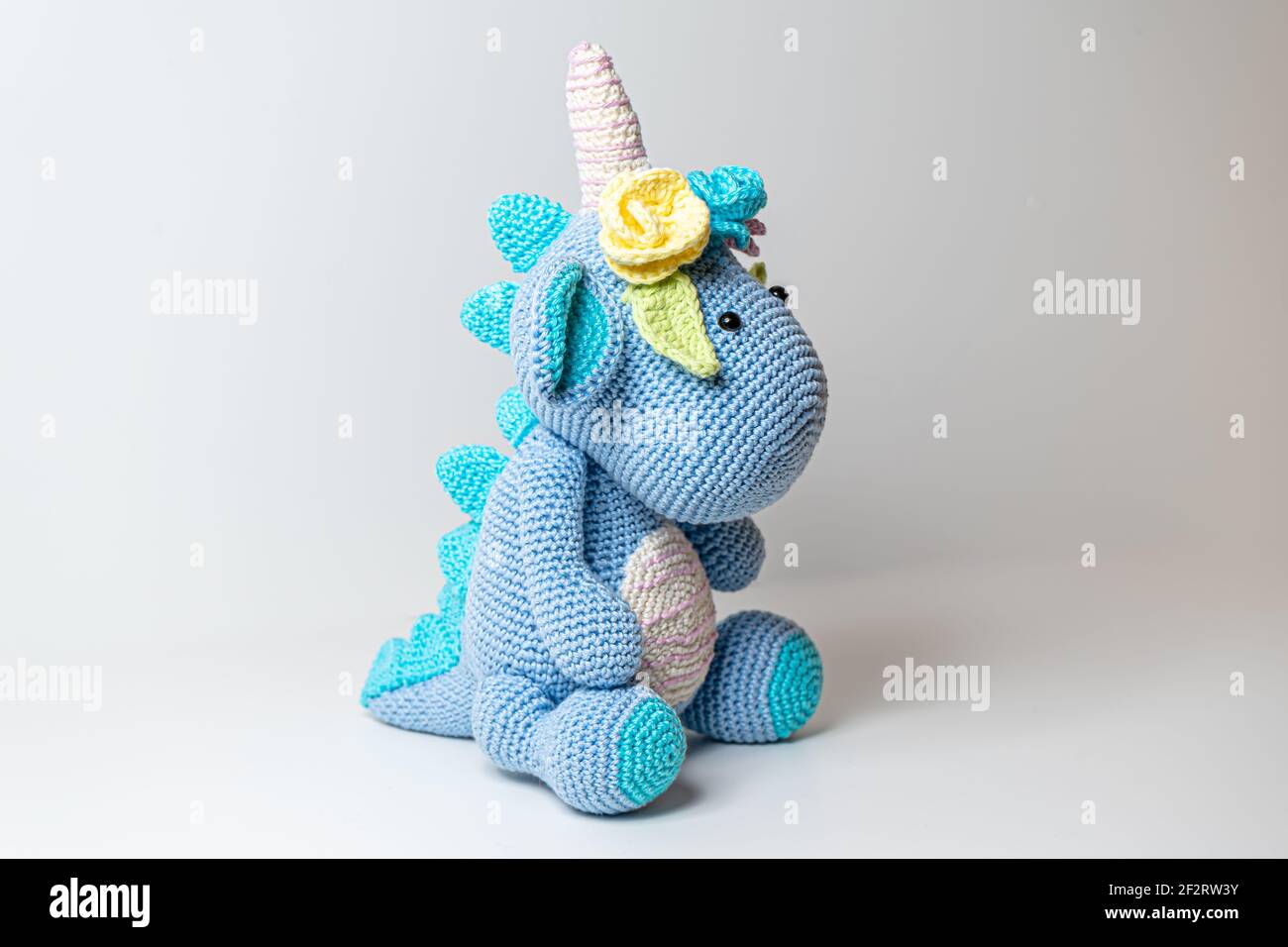 Amigurumi Einhorn Dinosaurier aus Wolle Bayern Stockfoto