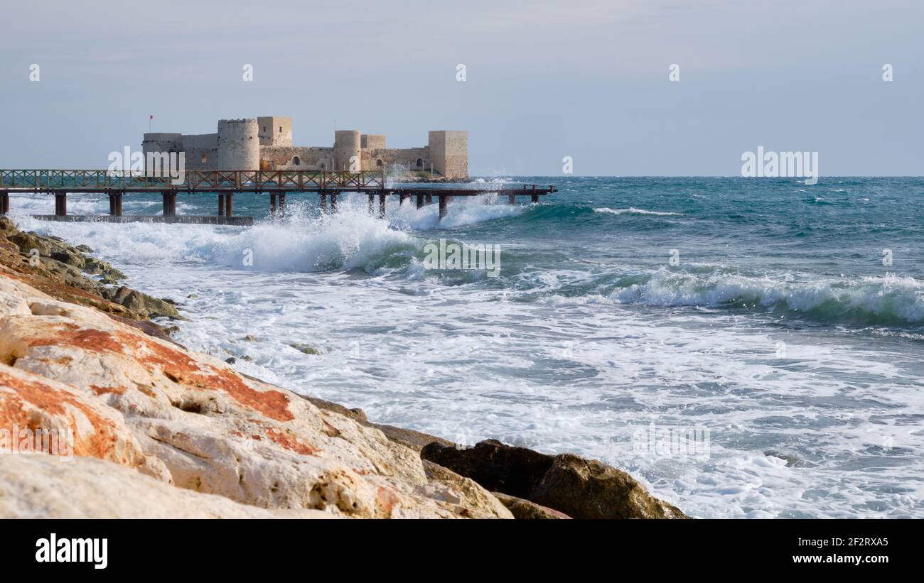 Alte Festung Kizkalesi oder Maiden Castle Stockfoto
