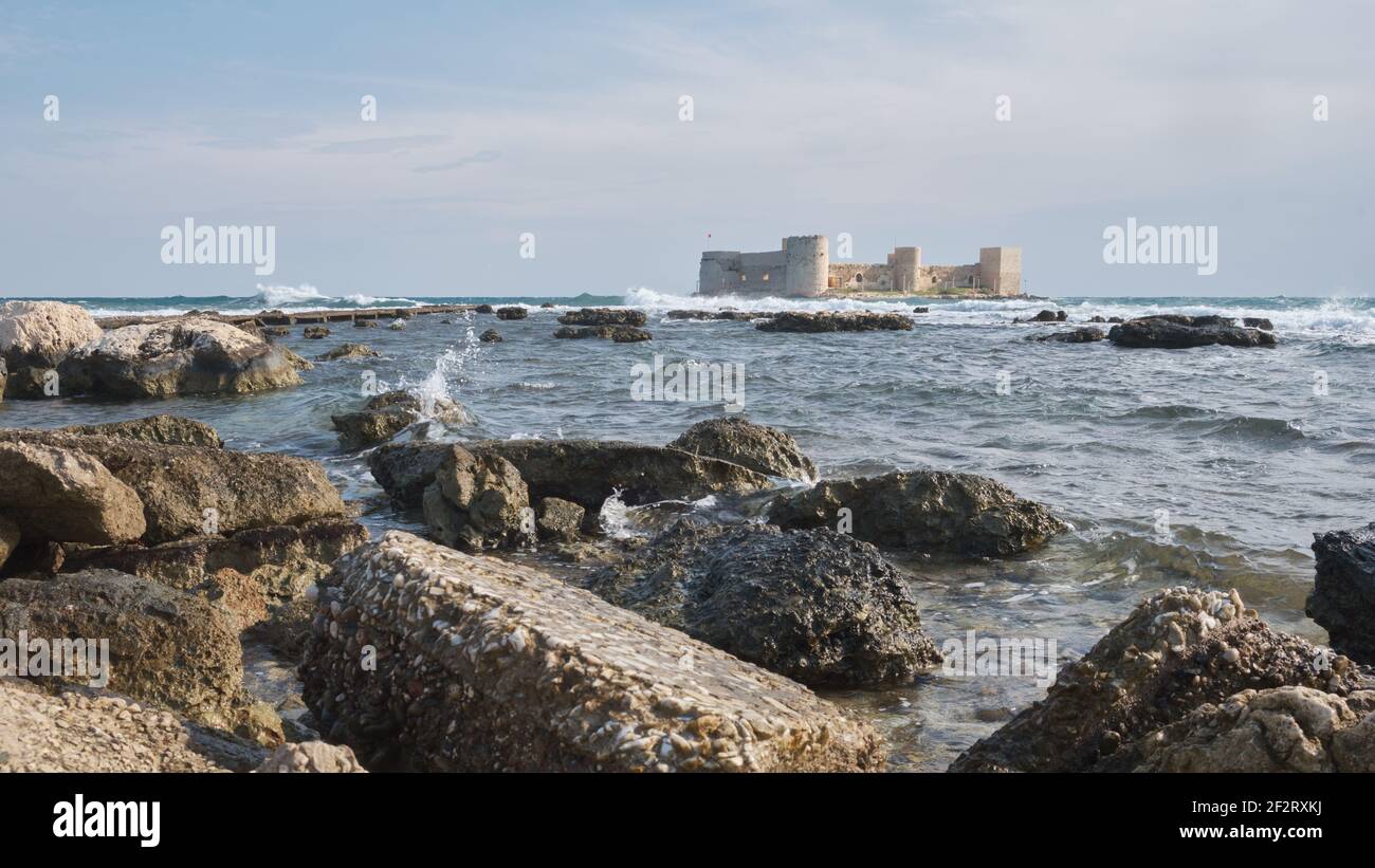 Alte Festung Kizkalesi oder Maiden Castle Stockfoto