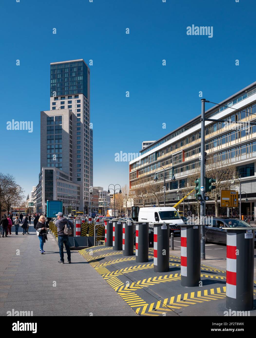 LKW-Stopp-Schranke am Breitscheidplatz in Berlin Stockfoto