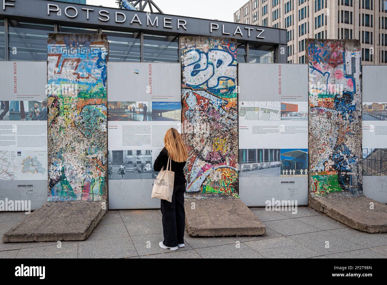 denkmal der berliner Mauer am potsdamer platz Stockfoto